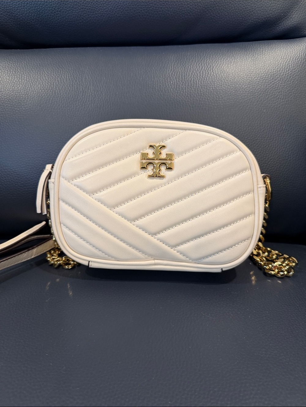 Tory Burch KIRA CHEVRON CAMERA BAG. Like New! - Picture 4 of 11